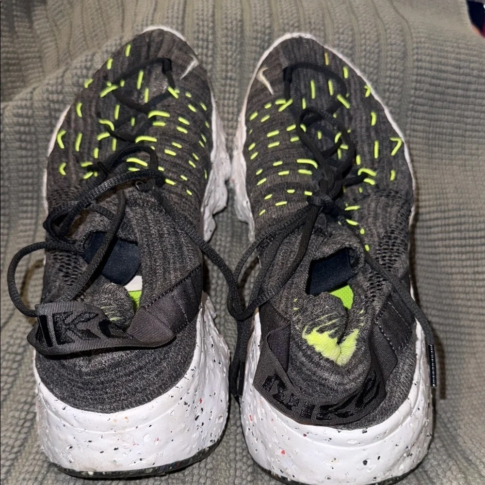 Nike Space Hippie 04 Shoes Mens 9.5 Black Volt Lace Up Running Sneaker